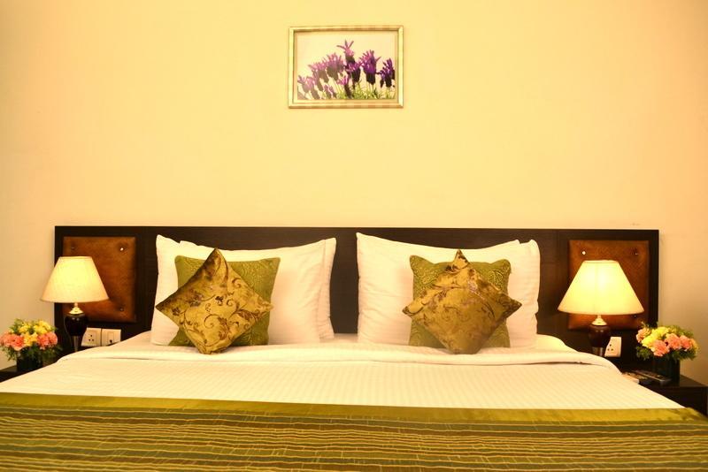 Hotel Gautam Residency Ню Делхи Екстериор снимка