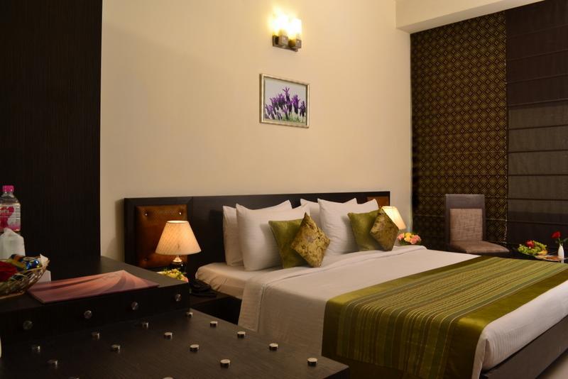 Hotel Gautam Residency Ню Делхи Екстериор снимка