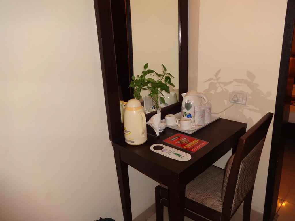 Hotel Gautam Residency Ню Делхи Стая снимка